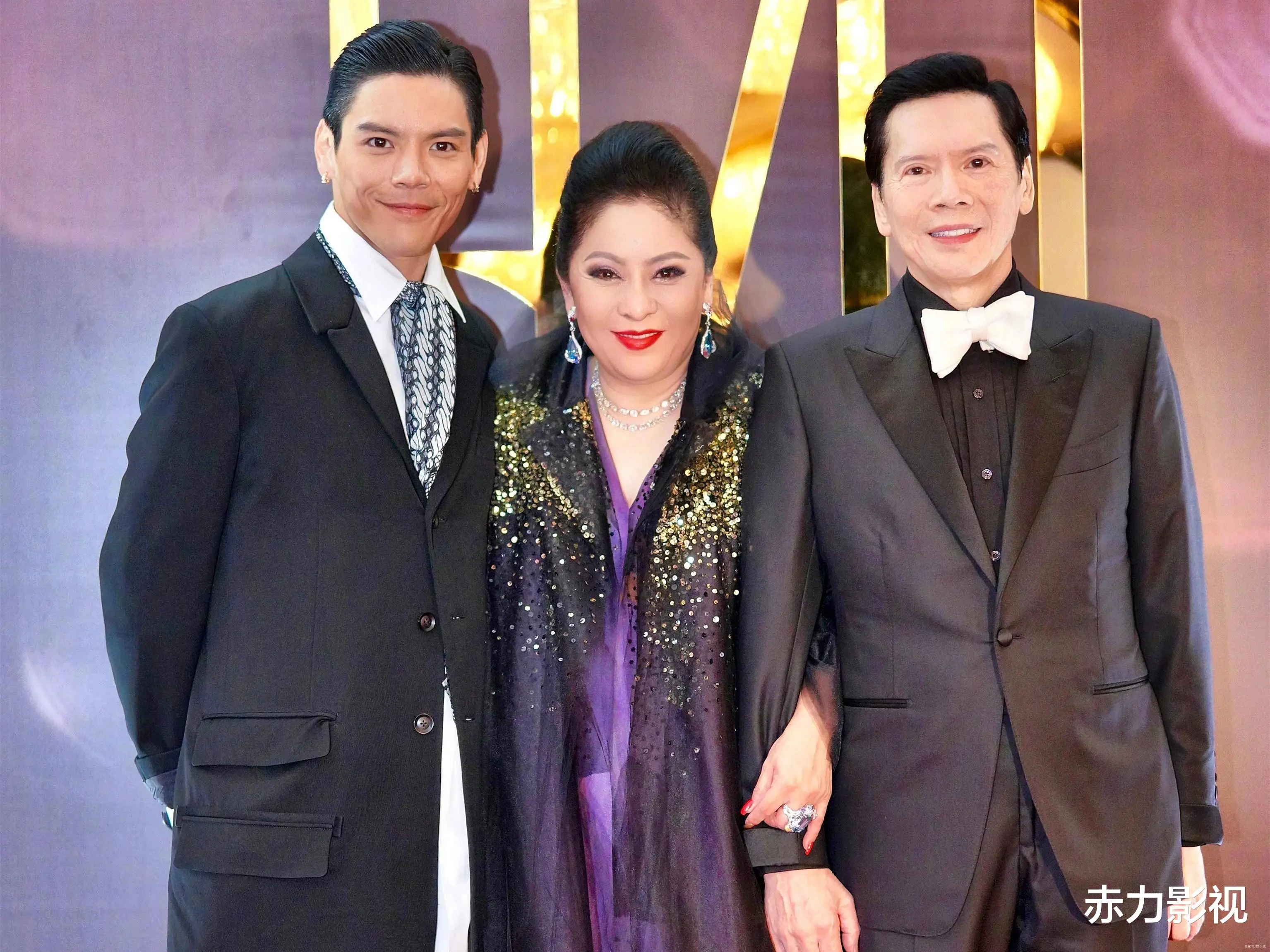 成龙地位与影响力_娱乐圈明星地位排名_中国娱乐圈巅峰之王