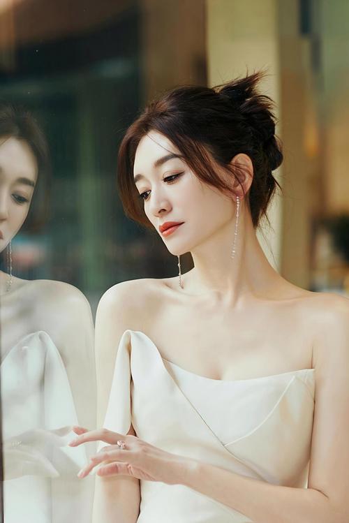 李小冉是娱乐圈最白的女星吗？除了白她还有一个更吸引人的特点