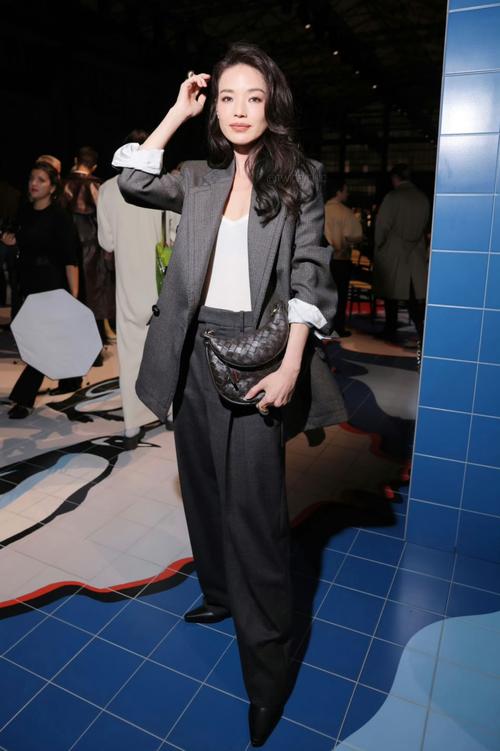 牙比较大的女明星_牙大的明星都有谁_大牙的女明星