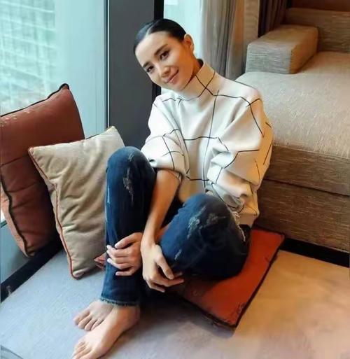 娱乐圈脚大的女明星，宋佳林志玲郭碧婷，大脚也有高级感