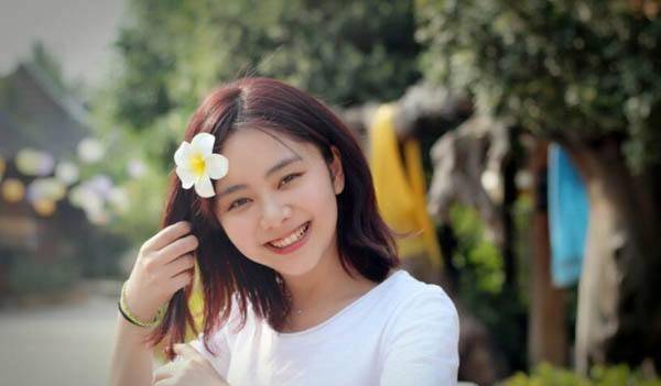 笑容治愈力强的女明星_笑容温暖人心的女星_女明星的笑容